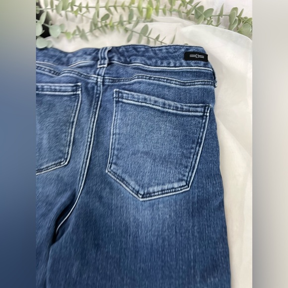 Liverpool Los Angeles The Cropped Flare Dark Wash Jean Size 6/28 - Picture 7 of 12